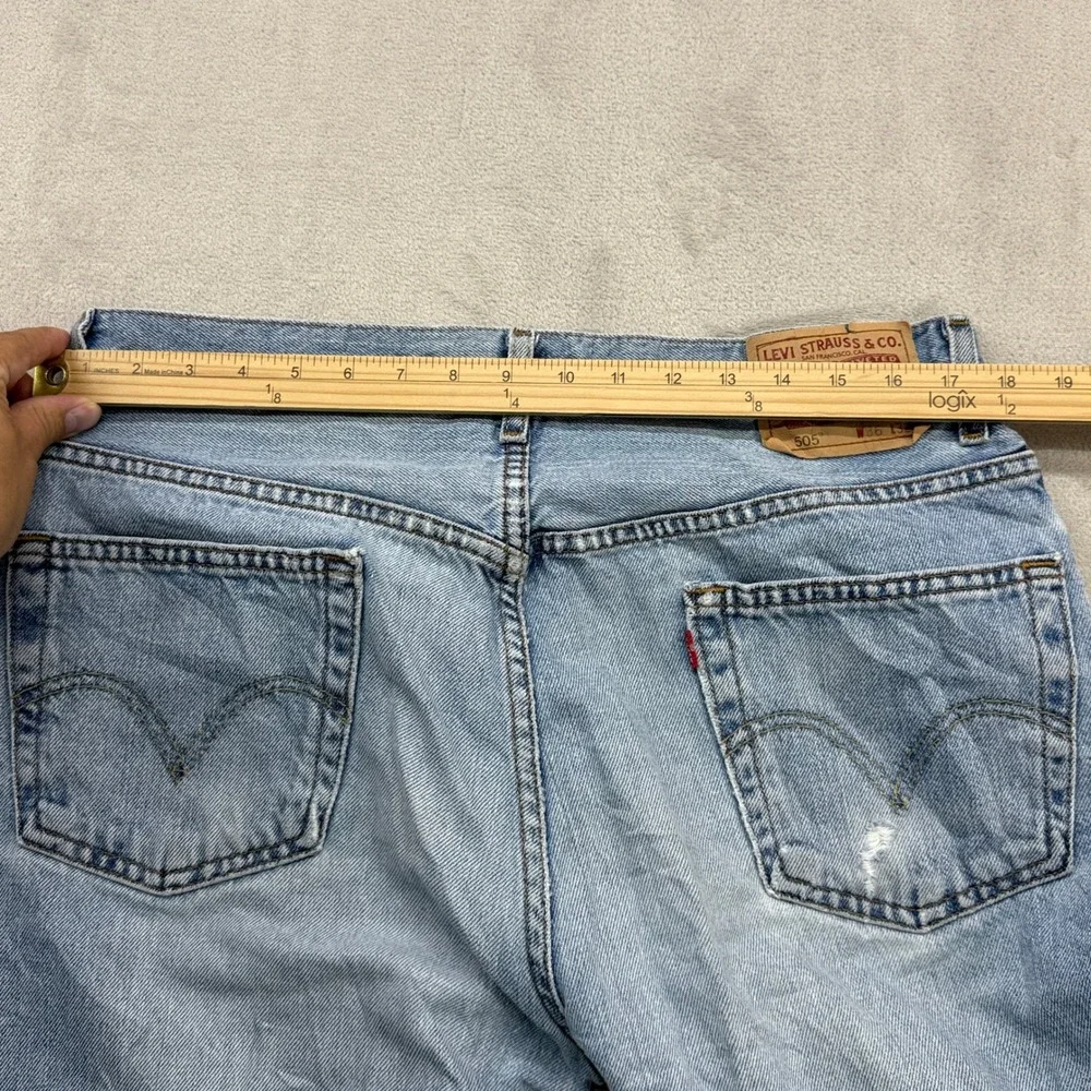 VTG Levi's 505 Regular Fit Jeans Mens 36x32 Light Blue Denim Straight Leg Y2K